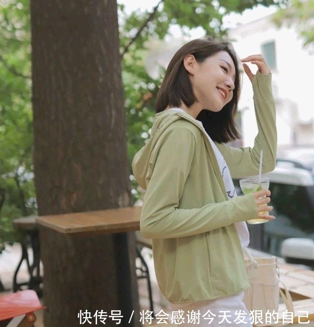t恤|用精致的穿搭邂逅盛夏，温柔婉约的搭配，释放自身的魅力