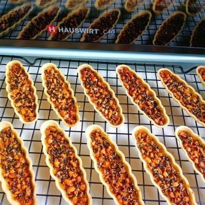 烤箱食谱 | 焦糖花生芝麻糯米船