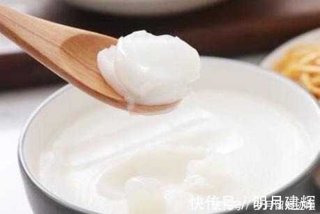 乳白色|熬猪油只放水就错了，教你1招技巧，猪油香浓白净不腥，放得久