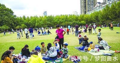 视力|“妈妈,我想看电视”,三位妈妈的不同回应,影响孩子的人生走向