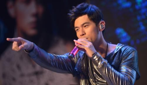 浪姐2演出失误，袁姗姗放弃补救，霍汶希的评价比杜华更显水平