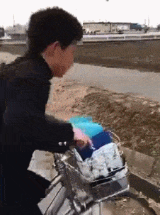 |搞笑动图:妹子,你这是相亲成功了吗?