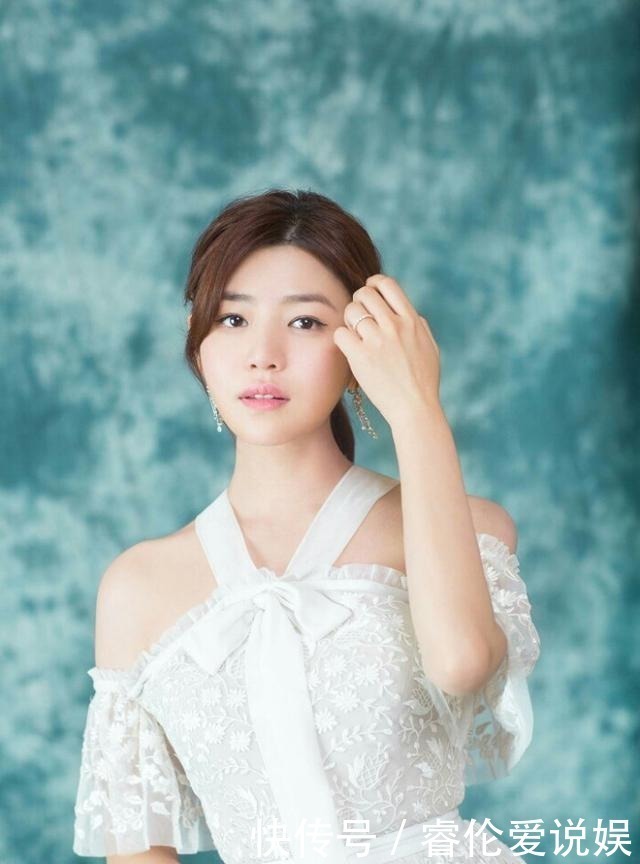 有气质|女人别再披头散发了,很显老!今年流行这5款发型,时髦有气质