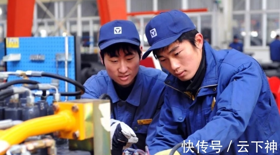 中国制造|英国KHL权威发布!徐工起重全球第一,1600吨是怎样炼成的?