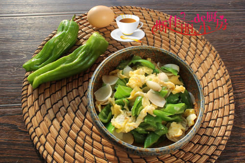 用它炒鸡蛋比韭菜炒鸡蛋好吃百倍，营养又美味，做法特简单，真香