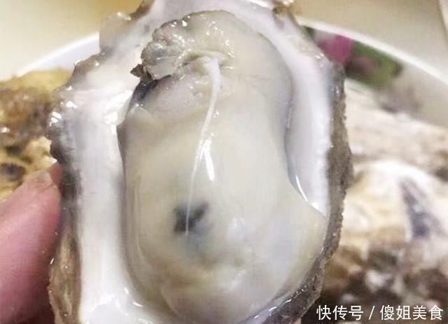 煮生蚝时,万万别直接下锅煮,海边人这样做,煮出的生蚝又鲜又嫩