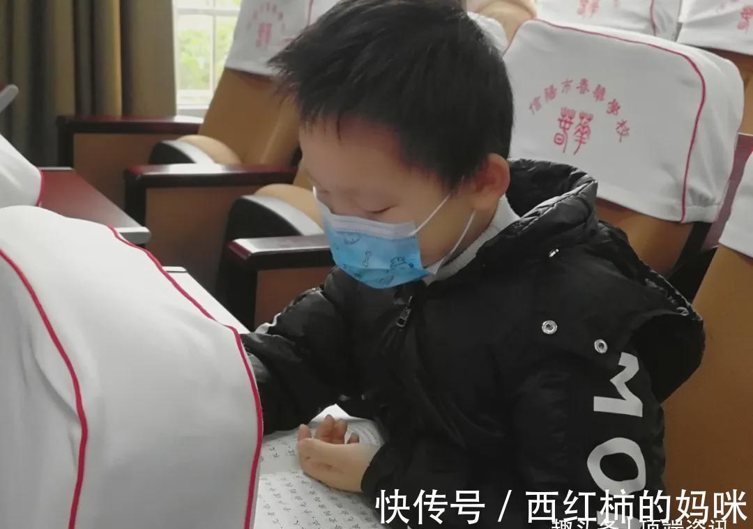 公益@信阳市春华学校志愿者活动:“我陪孩子读经典”公益读书会