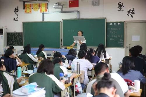 初中或高中|教师考编，报小学好还是报初中好？你怎么看？