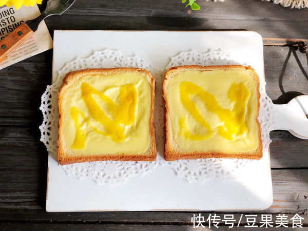 早上不知道吃什么，一碗酸奶布丁烤吐司全搞定