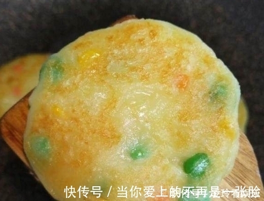 早餐|你以为这是鸡蛋饼？那你就错了，简单又好吃的早餐还不用和面！