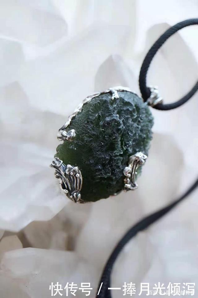 把珠宝做成心脏的样子，分享一些充满创意元素的珠宝