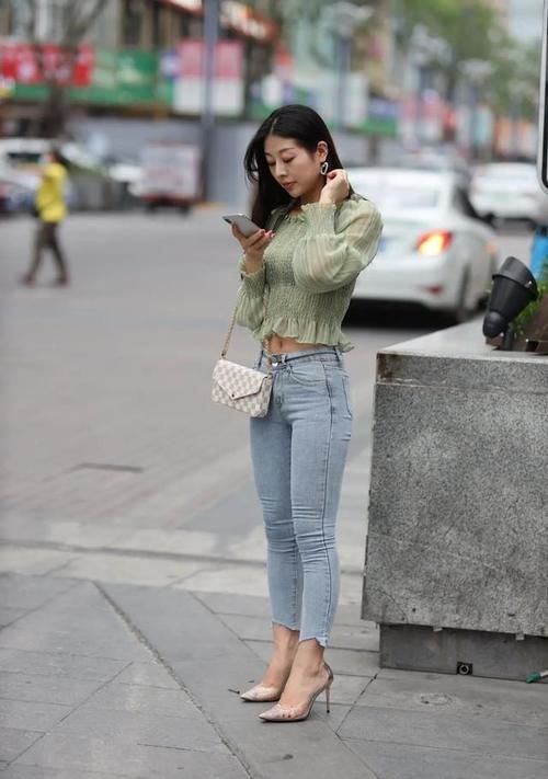 打底裤穿出高级甜美感，低调又不失个性，优雅而时髦