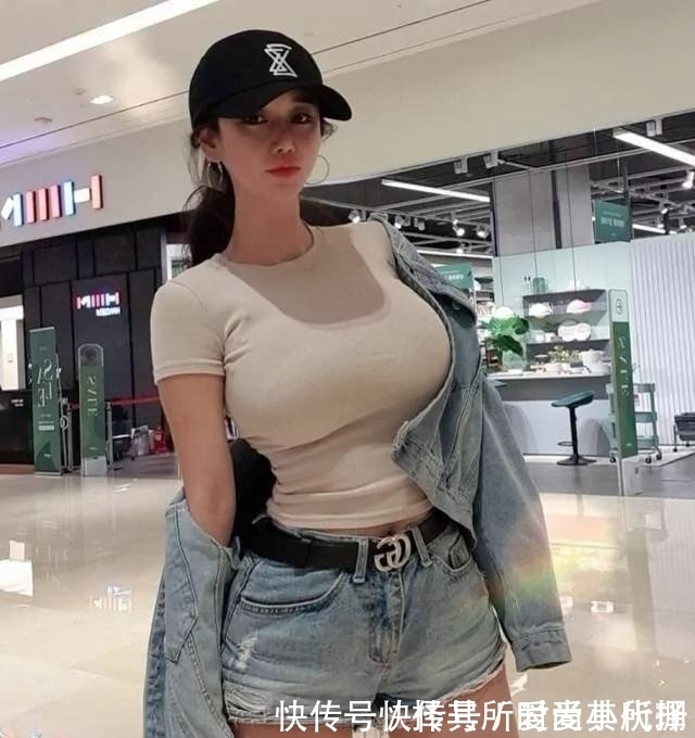 洒脱 历久弥新的牛仔套装，也能穿出成熟女魅力