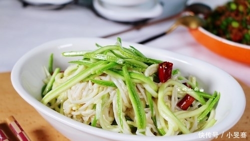 天热,做菜不炖不炒,懒做法比肉受欢迎,成本不足4块,上桌光盘