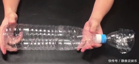 马桶|马桶堵塞,别再花钱请人疏通了,只需2个塑料瓶,教你轻松通马桶