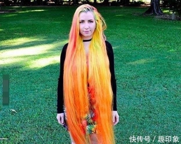 头发|她一辈子没剪过头发,一直染发,解开头发后居然变成了这样