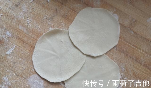 冬天包饺子,白菜萝卜靠边站,用它鲜美多汁特好吃,连吃2盘真香!