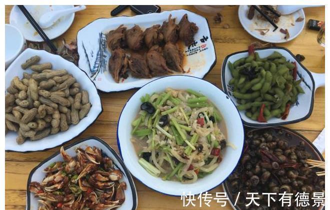 哥哥两个战友到家玩，我特意下厨做一桌菜招待，饭后都夸我厨艺好