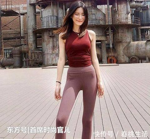 高跟鞋|街拍女神魅力的小姐姐，穿搭打底裤，彰显出时尚魅力