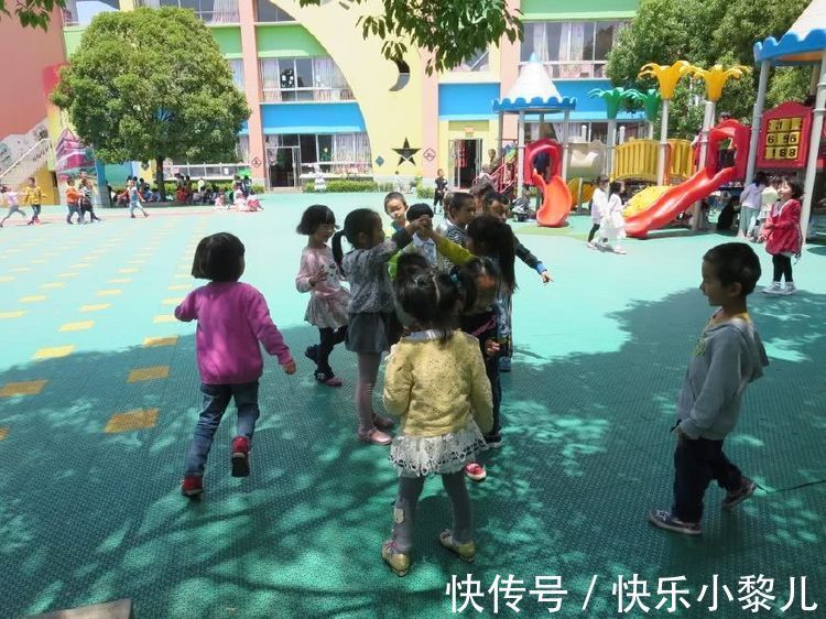 宝宝|家长下意识的举动,剥夺了孩子发展社交能力的好机会!