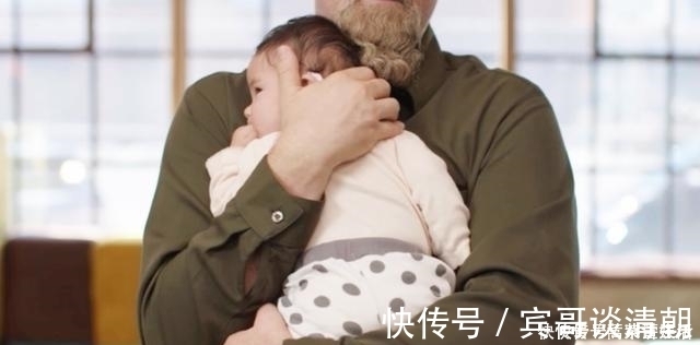 笑笑|一岁宝宝有这3种行为,是“变聪明”的表现,宝妈别强迫改正