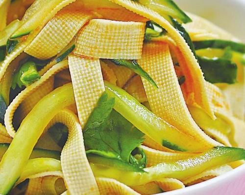 花几块钱做一盘爽口开胃菜,5分钟就上桌,简单、好吃、开胃