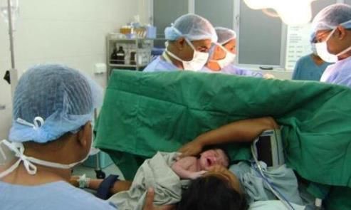 实习|分娩时最尴尬的事是什么？网友：你试过一堆男医生围着你吗？