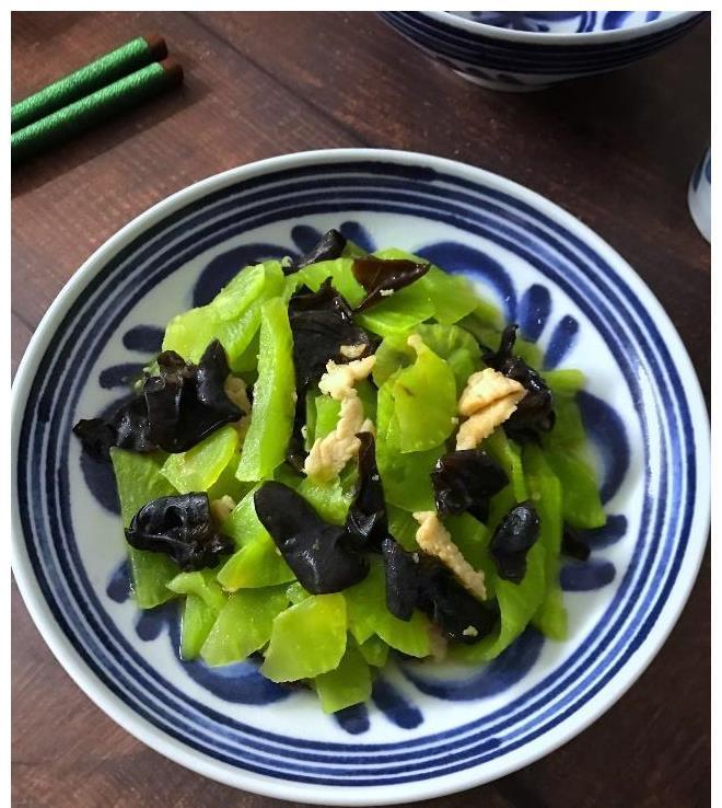 鲜美|这两种菜一起炒，补血效果翻倍，鲜美营养，贫血的人要多吃