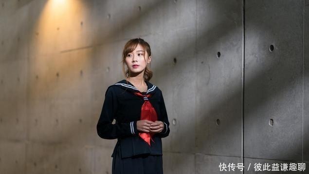 风情|街拍美女:当我合上双眼时,我渴望的仍是你那一眼的风情!