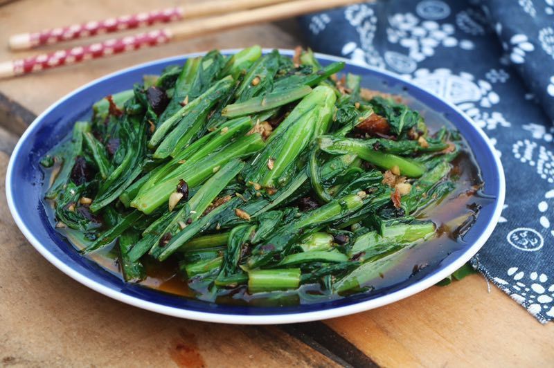 油麦菜别再清炒了,加这一样,上桌1分钟就吃个精光,2天不吃就馋