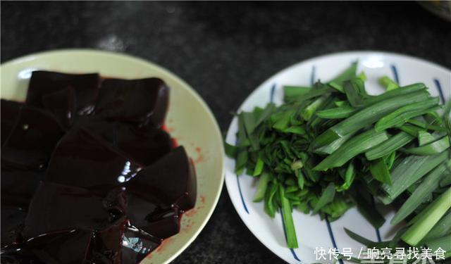 真鸭血|它是“人体清道夫”,隔三差五吃1次,清肝排毒,熬夜的人多吃