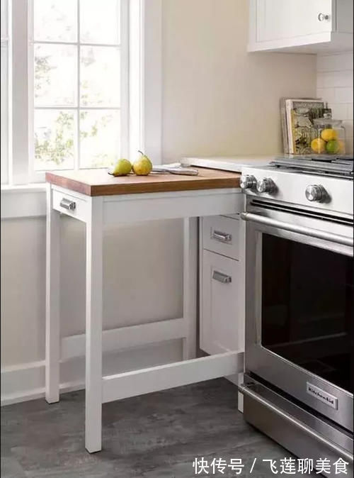 折叠|小厨房操作台不够用？橱柜侧面装个折叠台面，不占空间太实用了！