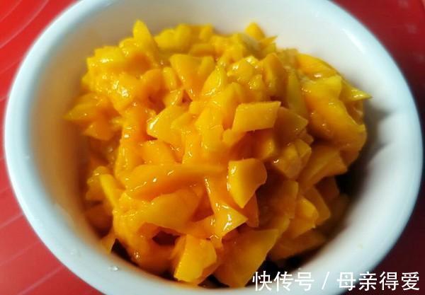 柠檬汁|空心泡芙,填入芒果冰淇淋,果酸成了甜蜜的幸福桥梁