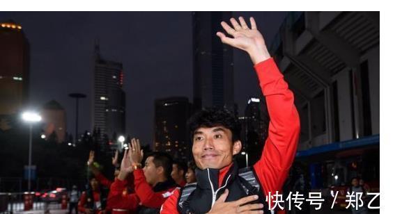 国足|难求一胜!李霄鹏国足大名单公布球迷失望:结果和武汉泰山一样