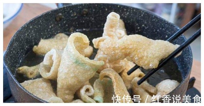 猪皮的这个新奇做法,第一次做,确实比猪皮冻好吃,Q弹有嚼劲儿