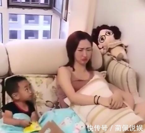 姐弟|相差20岁的姐弟打架,姐姐向妈妈哭诉,4岁却弟弟一脸云淡风轻