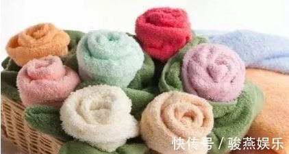 白醋+|不管毛巾多脏多黄,在水里滴几滴,洗完的毛巾又软又干净,都学学