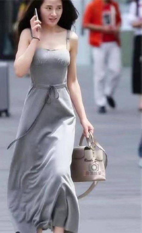 小姐姐|穿连衣裙的小姐姐都这么美吗,身材性感又优雅,充满女人味。。