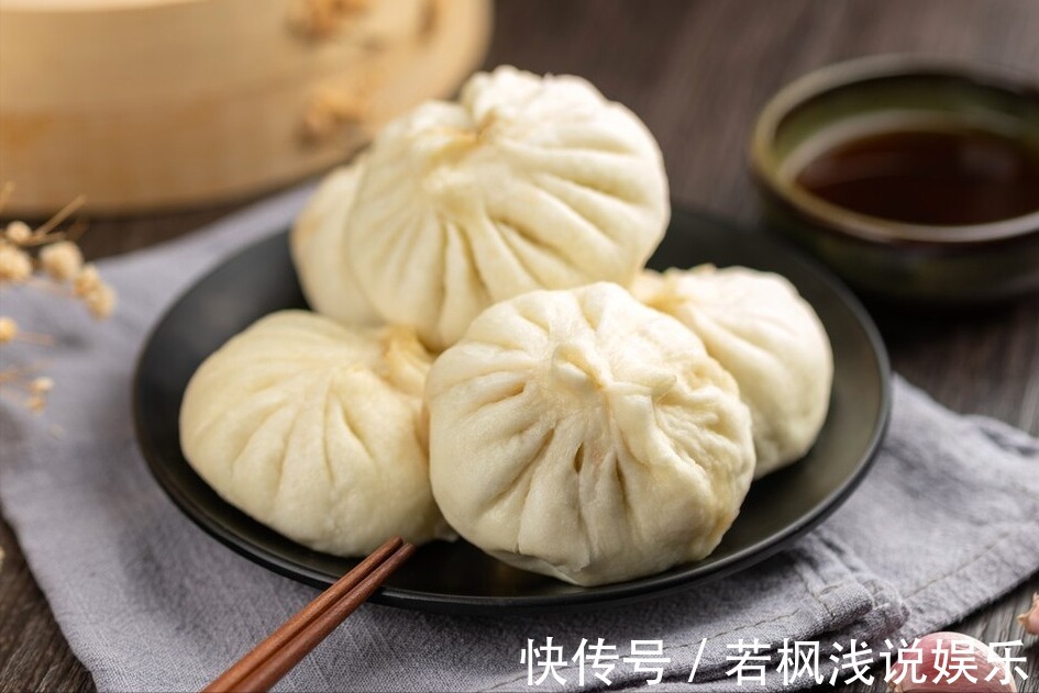 松软|蒸包子,万不可直接上锅蒸,牢记3个诀窍,包子鲜嫩松软,不塌陷
