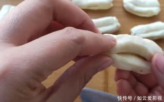 美味|教你一个最简单的油条做法,只添加鸡蛋和酵母,营养美味又健康