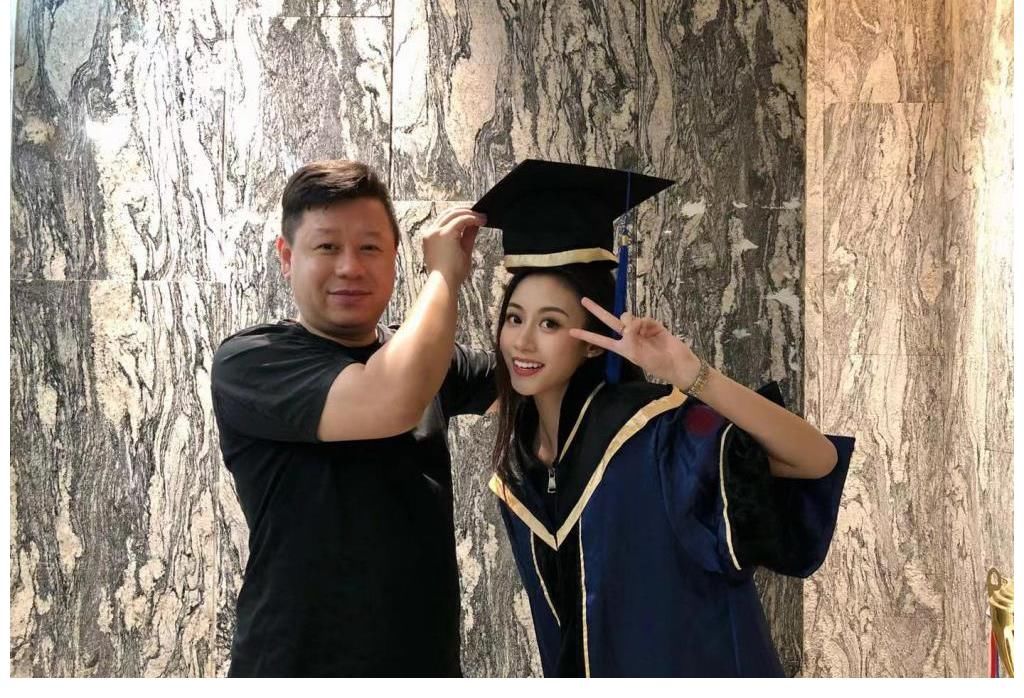 赵久峰|深大学子伍珂玥中国好声音舞台夺冠！深晚记者独家专访其任课教师