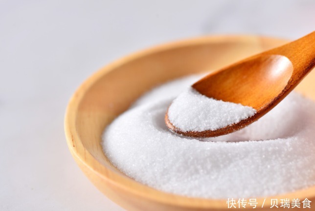 钠离子|得了高血压，管好自己的嘴，4种食物吃起来不咸，却会升压