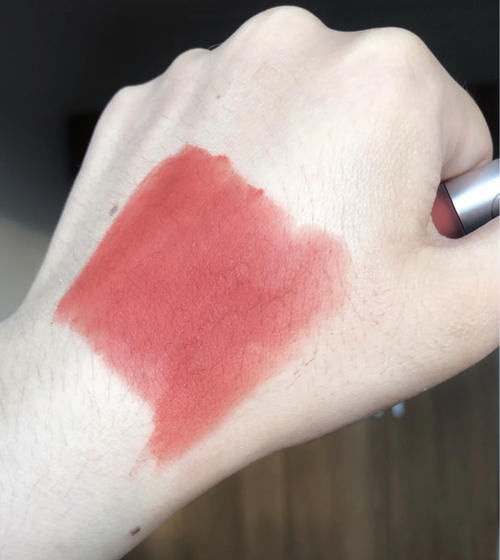 黄黑皮女生，别再跟风这几支口红了！一涂准踩雷，显黑还老气