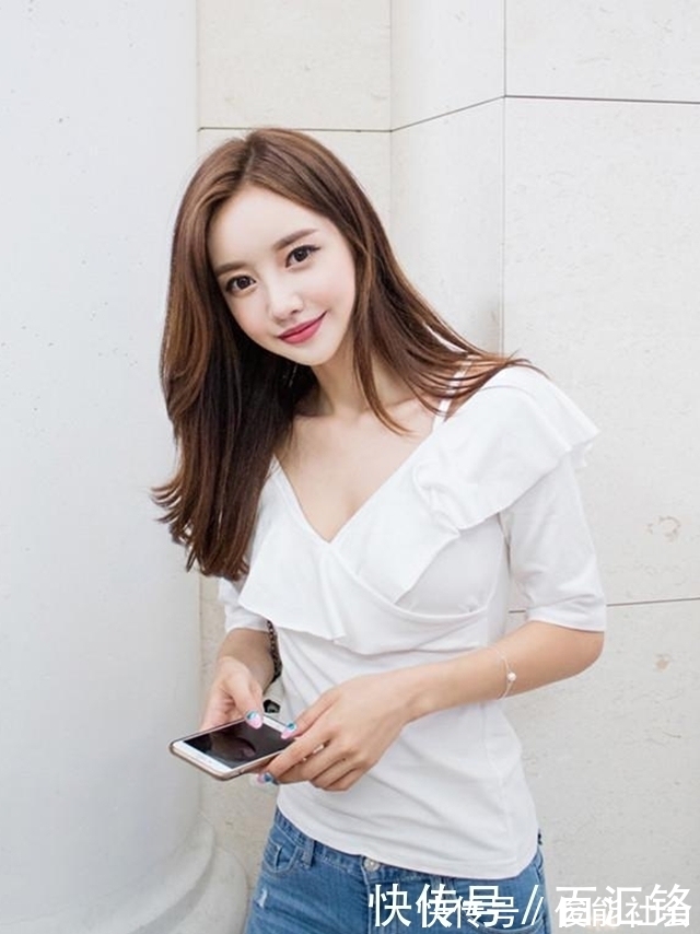 气质 小女人的气质怎么来?牛仔裤和好身材缔造出来!
