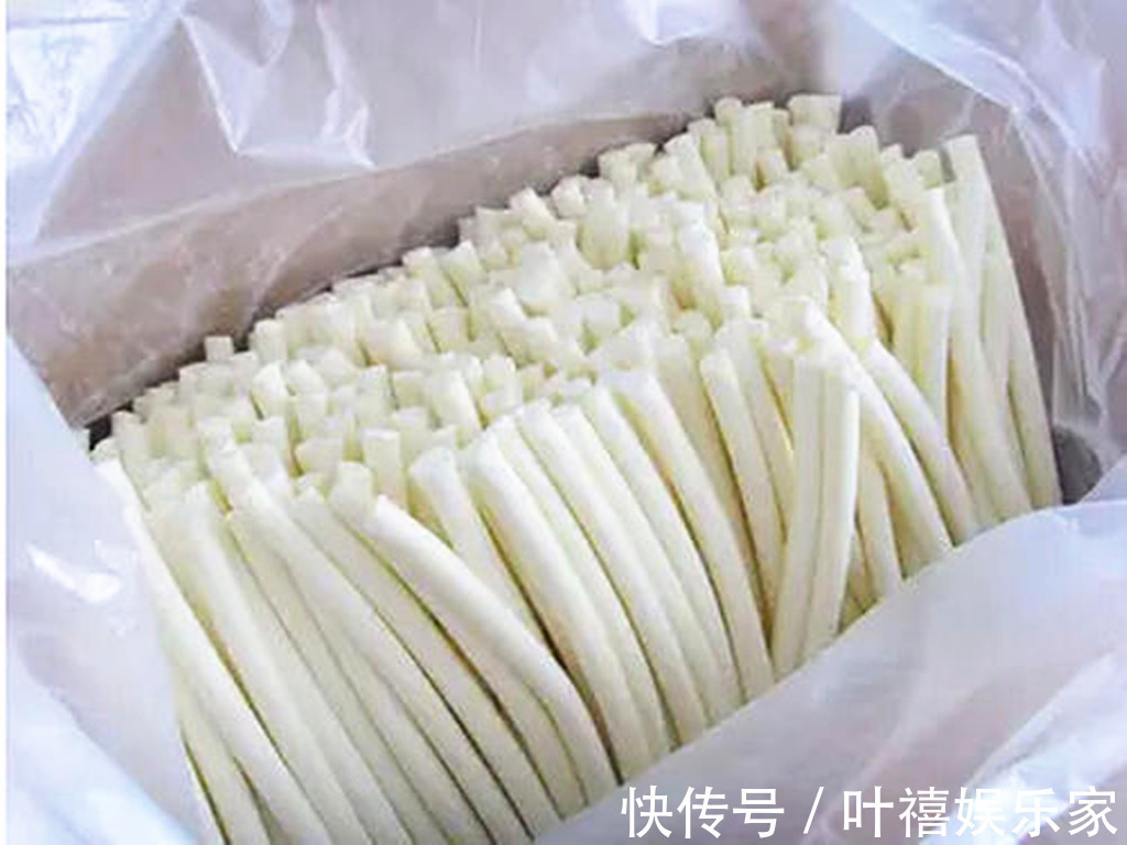 男童|男童胃里惊现一团胶水,经查明是吃了这种零食,网友花钱坑孩子