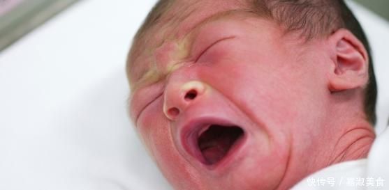 宝宝|儿子出生“丑哭”妈妈,长大后却变成男神,妈妈幸好没扔了