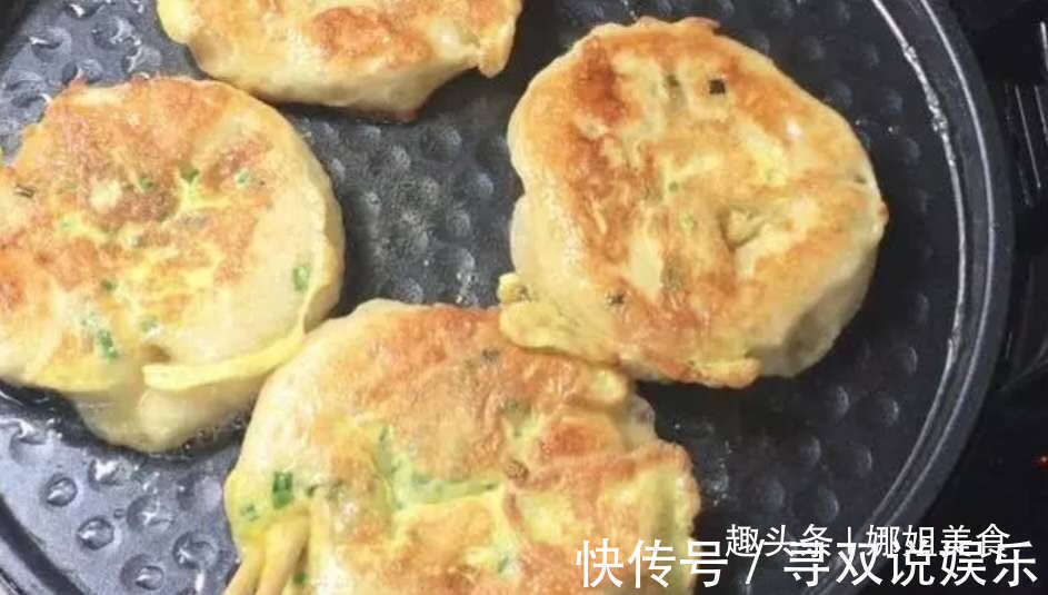 两个鸡蛋，一碗面粉，不用揉面，筷子搅一搅，家人嚷着还没吃够！
