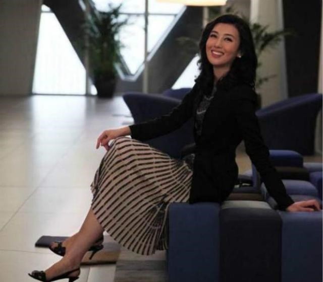 勵志女神|央視最美主持人李紅初中因家境輟學，卻因不認命成為勵志女神