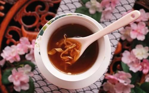 春天别忘了吃生姜 不煮汤不炒菜 做一次吃半年 真省事 粉紫色