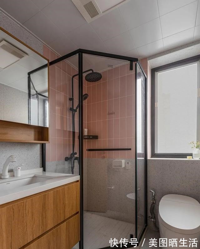 洗衣机|68平的精致两居室，独居小妹妹真懂生活，双面柜的设计非常巧妙！